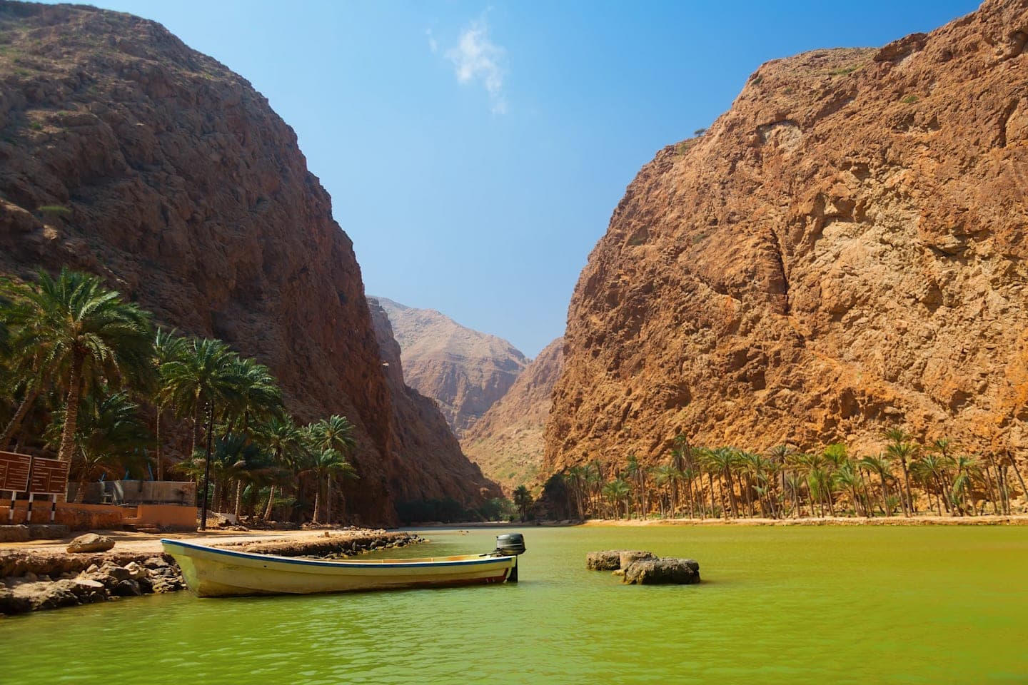 Tour zum Wadi Shab & Bimmah Sinkhole thumbnail